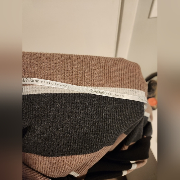 Calvin Klien Cardigan size medium - Picture 4 of 8